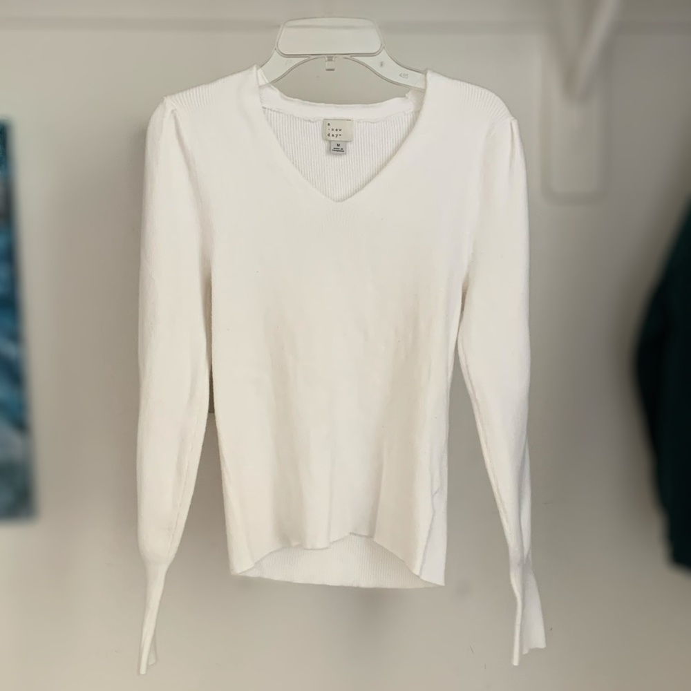 White ribbed long sleeve top!